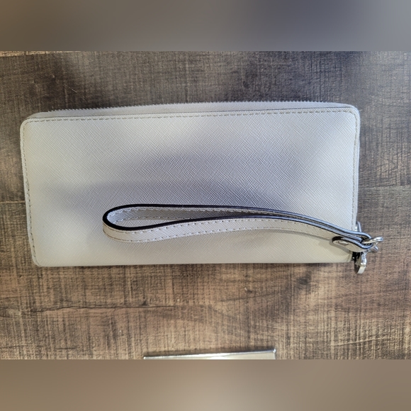 Michael Kors wristlet wallet - Picture 6 of 10